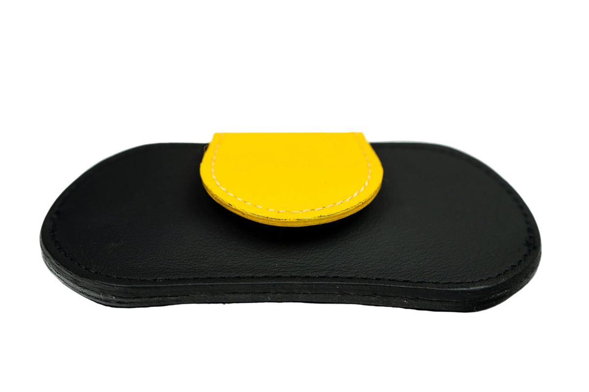 Brizard & Co – “V” Cutter – Racing Black & Yellow (With Pouch)