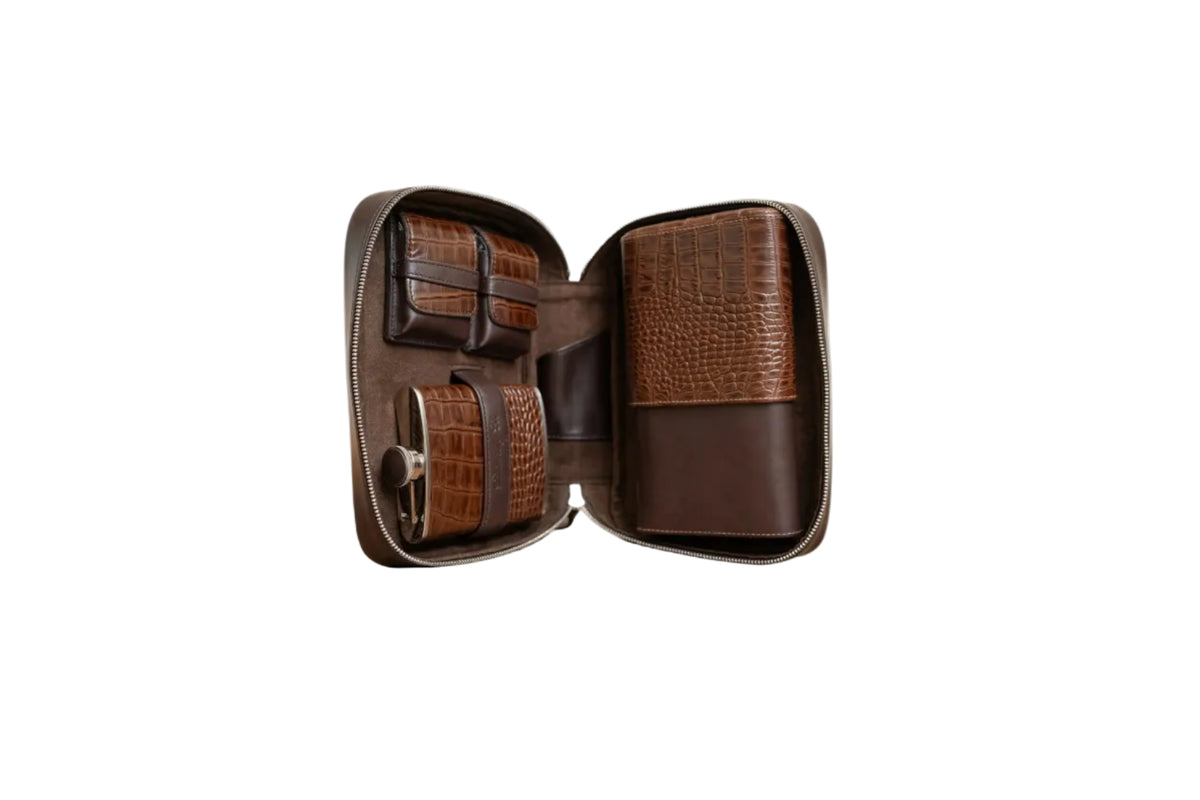 Brizard and Co. Havana Traveler – Croco Tobacco Collection, Crafted from the finest top-grain leather with an exquisite crocodile tobacco pattern, this sophisticated accessory ensures your premium cigars are protected in unparalleled style.