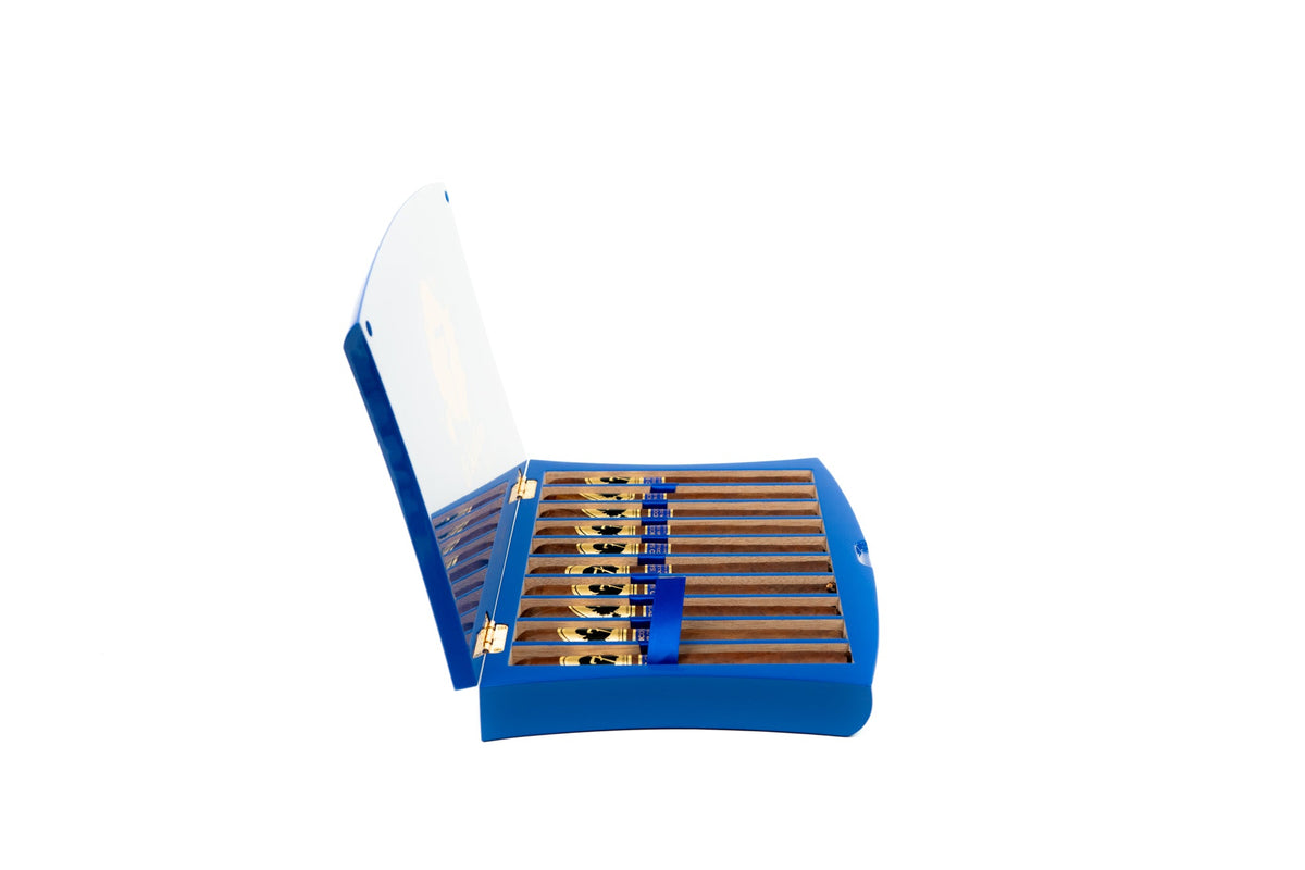Box of 10 El Septimo Mirifico Sapphire, an extraordinary premium cigar that embodies refinement, complexity, and masterful craftsmanship. As part of the exclusive Sapphire Collection, this cigar delivers a meticulously blended experience designed for the most discerning aficionados.