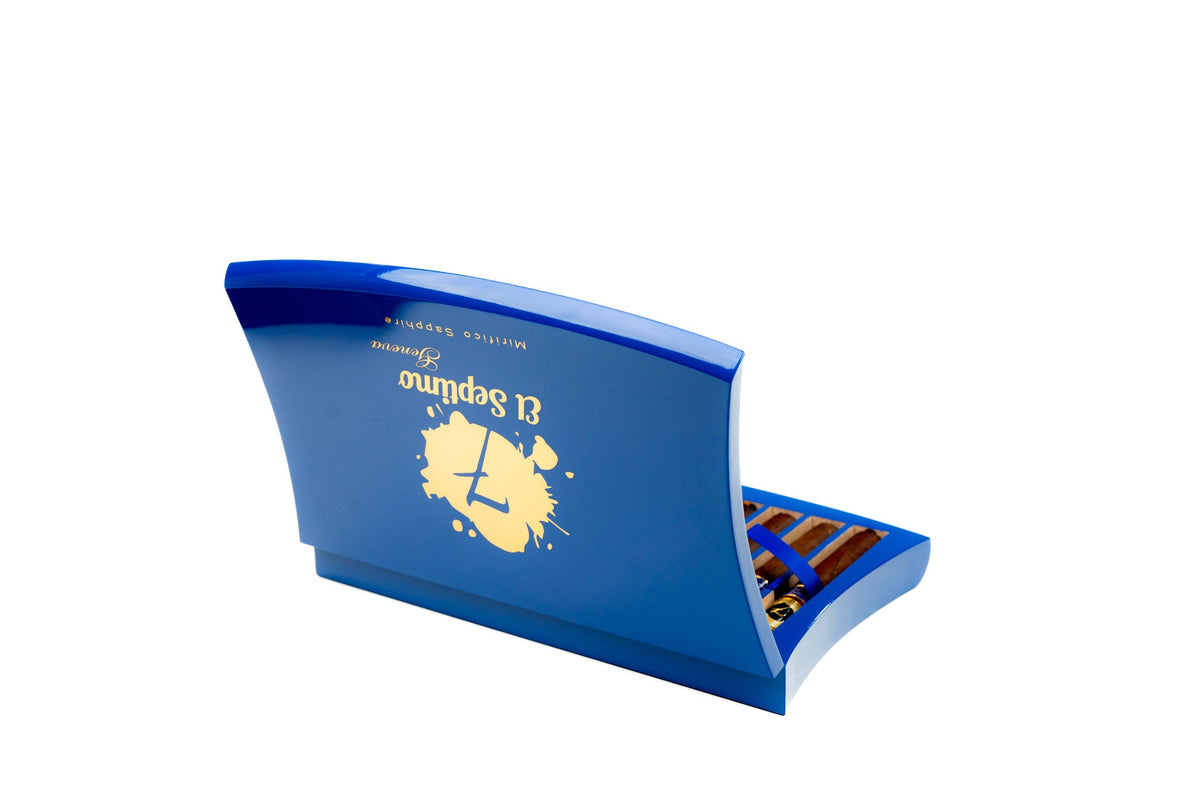 front view of blue and gold El Septimo cigar box