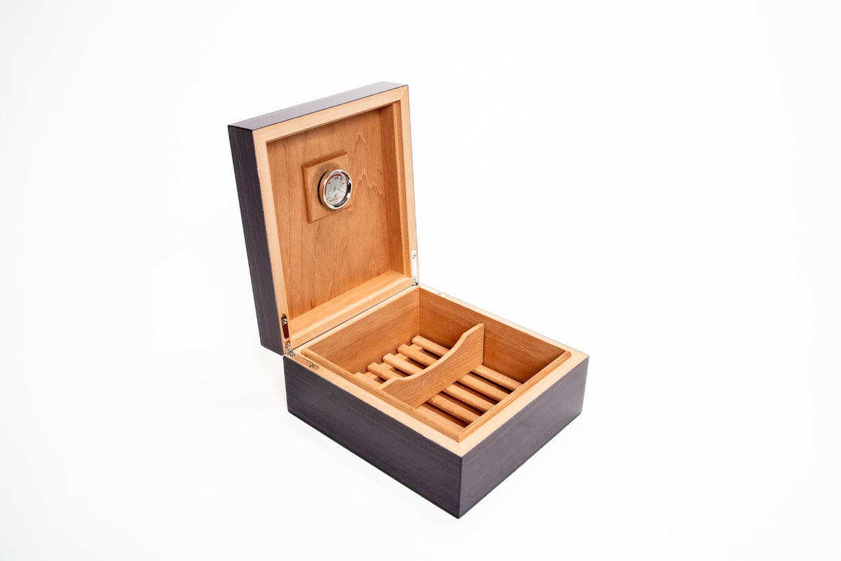 Maccarrone - Skull Resin 40 Count Limited Edition Humidor